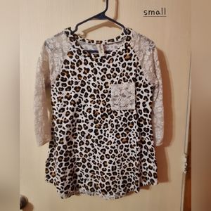 Lace sleeve cheetah